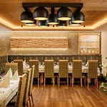 Wanderhotel Taurerwirt Отель 4*