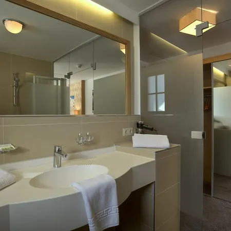 Wanderhotel Taurerwirt 4* Kals-am Großglockner